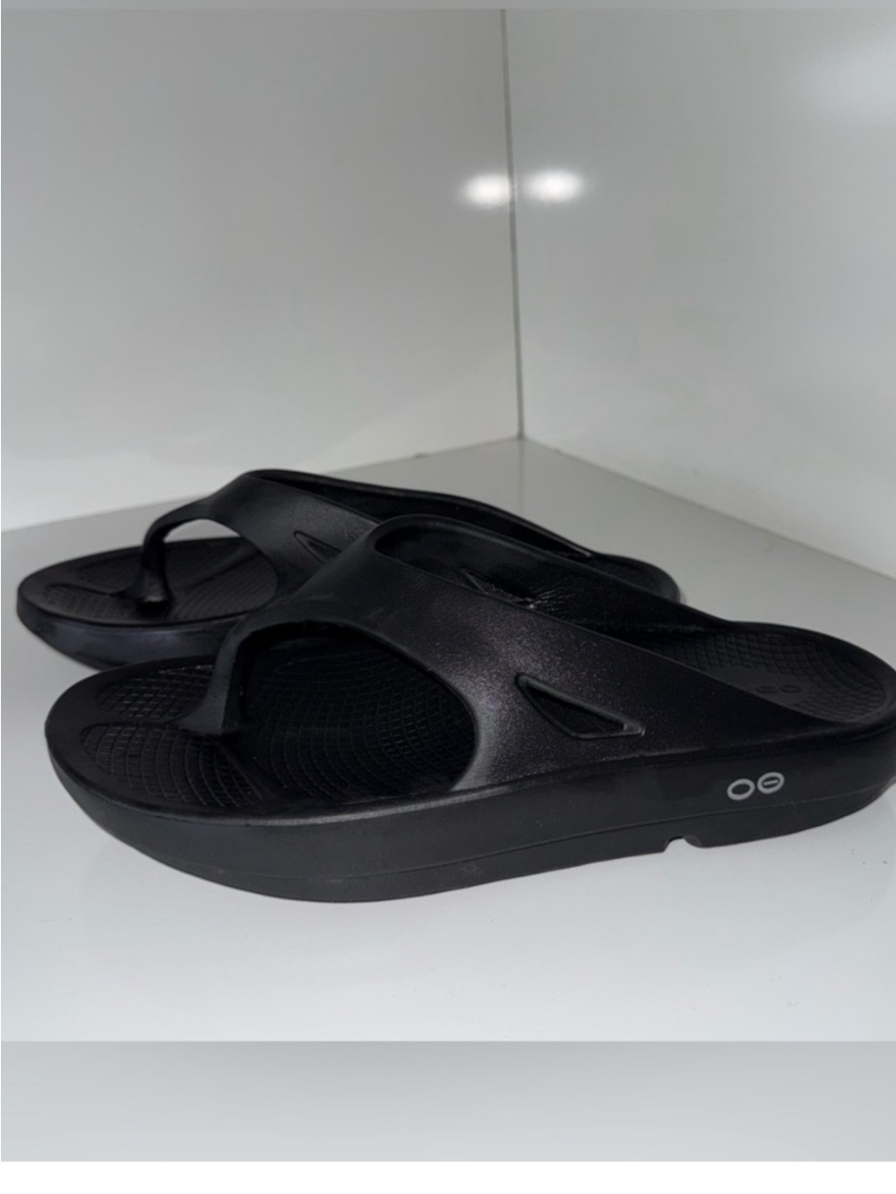 OOFOS Ooriginial Black Thong Recovery Slide Sandals men’s size 8 Women’s 10